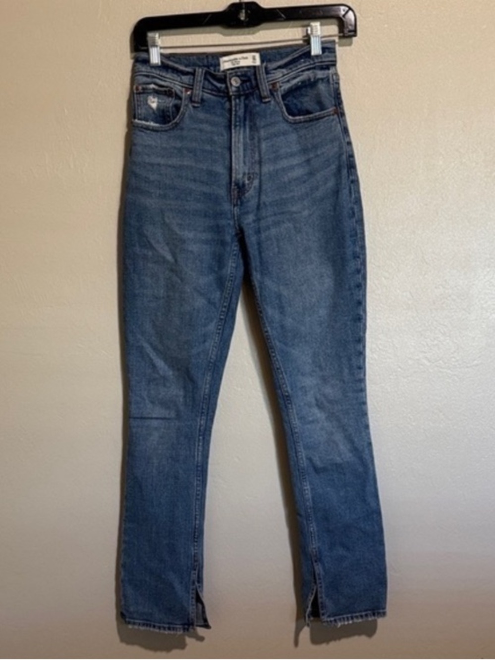 Abercrombie & Fitch High-Rise Straight Jeans in Medium Blue